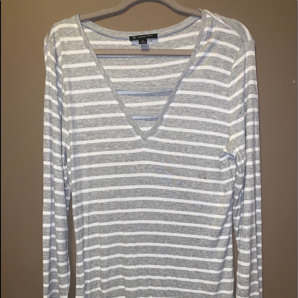 Women’s long sleeve Crisscross V-neck